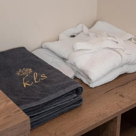 Kaiser Luxury Lägenhetshotell Achílleion